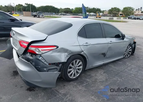2018 Toyota Camry Le z USA, uszkodzony, nr VIN 4T1B11HK8JU112441